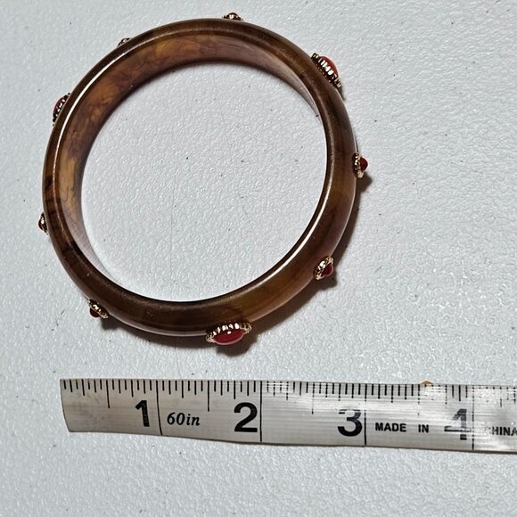 Vintage Inspired Brown Resin Bangle Bracelet Gold Tone Red Gem Accents Retro 70s - Picture 4 of 4
